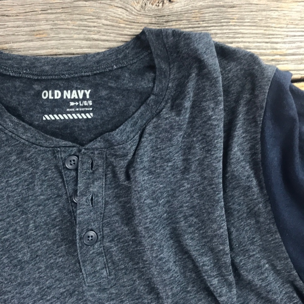 Old Navy Boy’s Blue Henley Size Large